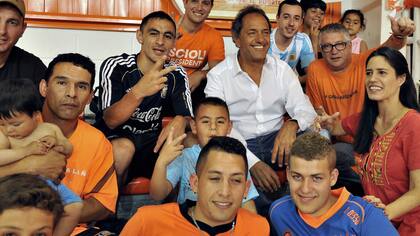 Galmarini relató que durante una inundación, funcionarios llegaron en patrulleros al club para jugar un partido de fútbol