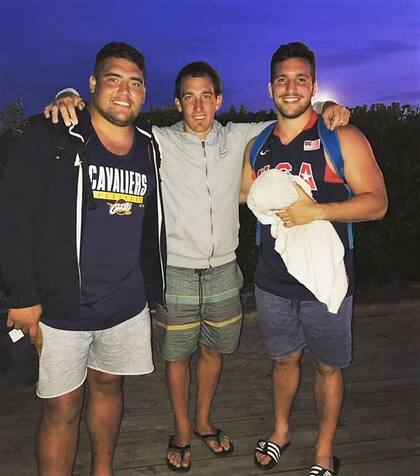 Sclavi con sus compatriotas Santiago Fernández e Ignacio Calles en Pau, Francia, donde hizo el clic para dedicarse definitivamente al rugby.