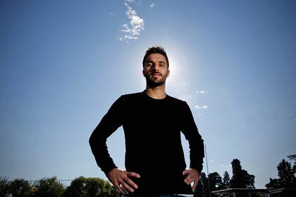 Scocco, durante la sesión de fotos con LA NACION