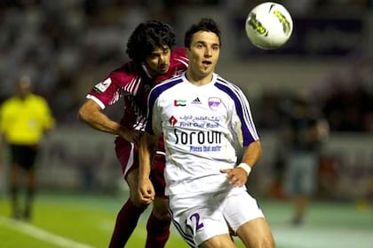 Scocco con la camiseta de Al Ain, club en el que jugó entre 2011 y 2012