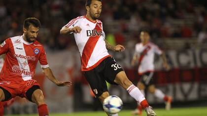 Scocco había dominado la pelota con el brazo