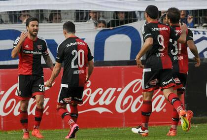 Scocco hizo festejar a Newell''s ante Quilmes