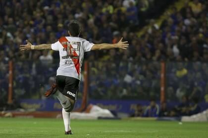 Scocco le hizo un gol a Boca en el último superclásico en la Bombonera: se perdería la final de mañana por lesión