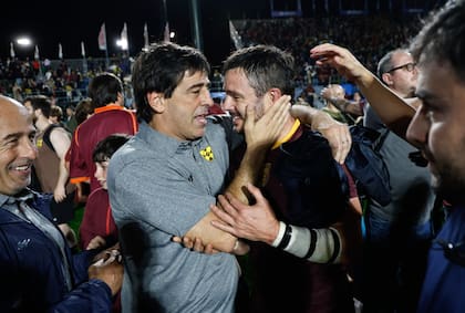 'Scooby' Gutiérrez Taboada fue saludado y felicitado por grandes, chicos y hasta rivlaes luego de la gran actuación con la que contribuyó a que Newman fuera finalista.