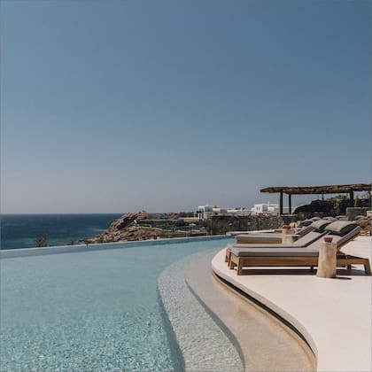 Scorpios, la estancia en Mykonos donde Canelo Álvarez celebró su aniversario con su esposa Fernanda Gómez.