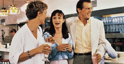 Scorsese realizó varios ajustes en el guion, sobre todo transformó a la familia Bowden de ser una familia feliz en la versión de 1962 a convertirse en escenario de tensiones internas en su remake