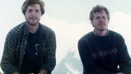 "Scott fue, por sus dotes intelectuales supremas, la persona más modesta que he conocido", dijo su hermano Steve (izquierda)