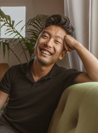 Scott Shigeoka es un experto en curiosidad reconocido internacionalmente, orador y autor de SEEK: How Curiosity Can Transform Your Life and Change the World.