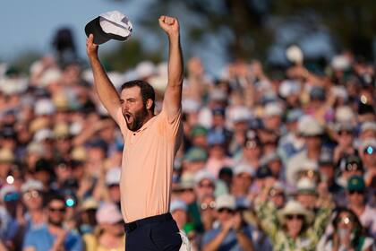 Scottie Scheffler celebra su victoria en el torneo Masters