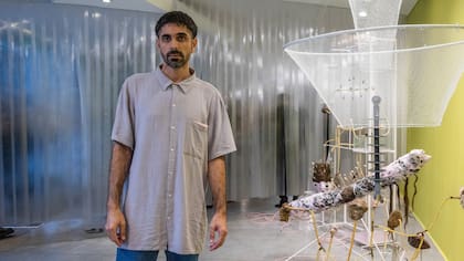 La energía de los cuerpos y la naturaleza inspiró la obra premiada de Valentín Asprella Lozano.