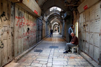 Las tiendas cerradas en la Ciudad Vieja de Jerusalén durante una huelga general en solidaridad con los asesinados en Gaza durante las protestas contra el traslado de la embajada de EE. UU. a Jerusalén