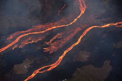 Una impresionante imagen aérea del recorrido de la lava en Hawaii.
