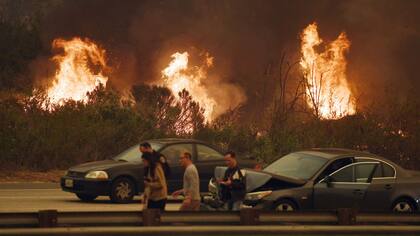 El humo redujo la visibilidad por lo que se han registrado varios accidentes