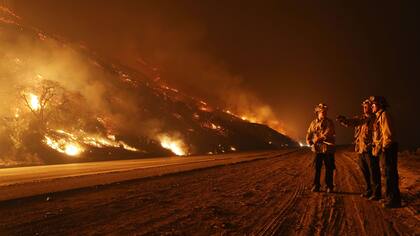 La autopista 101 fue cerrada al tránsito