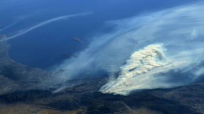 Una foto tomada desde la Estación Espacial Internacional de los incendios en el Sur de California