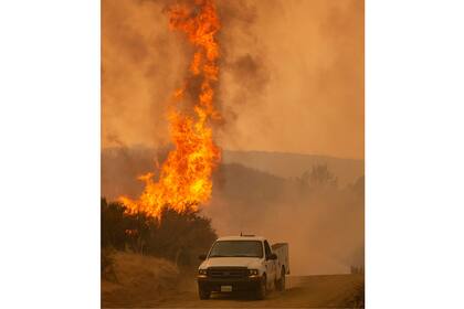 Las columnas de fuego tienen varios metros de altura