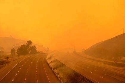 Se agrava la situación por los Miles de hectáreas han sido devoradas por el fuego en California