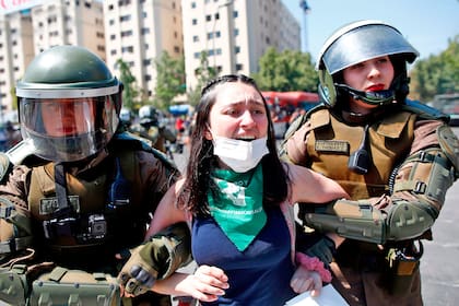 Se agudiza la crisis en Chile, continúan las protestas, hay cientos de detenidos, destrozos por millones y varios muertos