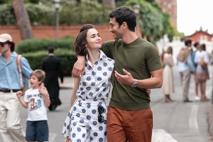 Se anticipan giros románticos y dudas sobre la trama tras la cuarta temporada (Foto: Instagram @emilyinparis)