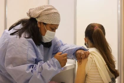 Se anunció la vacunación con Sinopharm para los chicos de entre 3 y 11 años