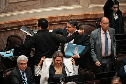 Se aprobó la Ley Bases en el Senado de la Nación. Se levantó la sesión.