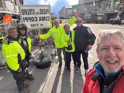 Se aventuró a muchos destinos con su moto y en Argentina destacó la capacidad que tienen para resolver problemas imprevistos.