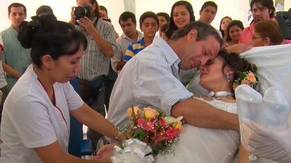 Se casaron en la sala de terapia intensiva, donde ella está internada en grave estado