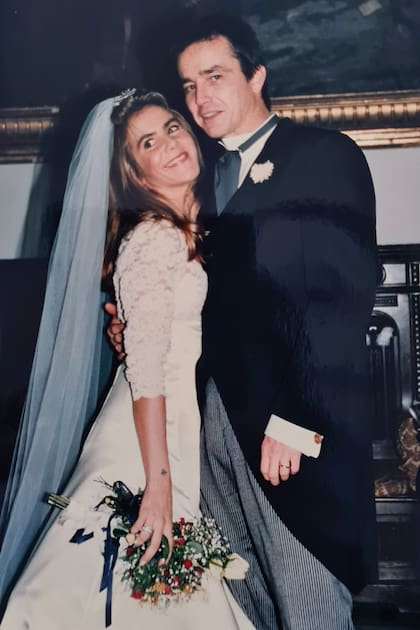 Se casó en 1992 con "Rody", el padre de sus hijos. Aquí, un recuerdo del día de su casamiento por iglesia, vestida por Manuel Lamarca.