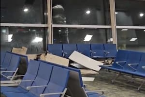 Se cayó parte del techo en Aeroparque por la tormenta en la Ciudad
