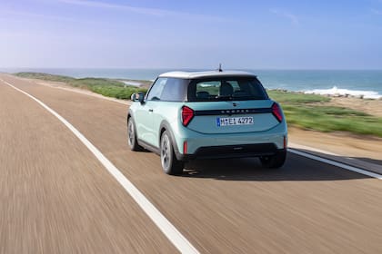 Se comercializa tanto con tres como con cinco puertas