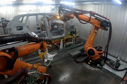 Se completa el resto de la estructura autoportante con los laterales y el techo