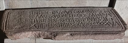 Se comprobó que los restos humanos pertenecían a un solo individuo “identificado como un hombre adulto mayor con una complexión grácil”