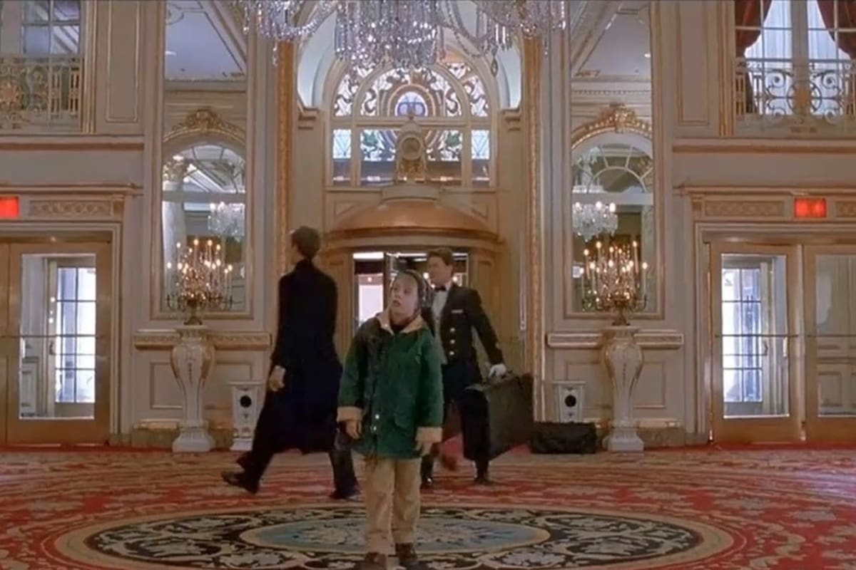 Descubre el aumento del 125% en el precio de la lujosa suite de Nueva York donde se hospedó Kevin en Mi pobre angelito