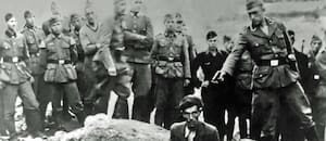 La inteligencia artificial permite identificar a un asesino nazi en una de las fotos más atroces del Holocausto