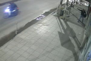 Se conoció otro video del momento en que un policía vació su cargador y mató a una motochorra