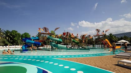 Se contempla la instalación de 50 atracciones y 30 toboganes