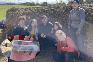Se cree que la botella es similar a las que usaban con sal aromática las mujeres de esa época
