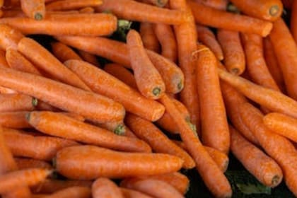 Se cree que su cultivo se inició en Irán, siendo apreciadas principalmente por sus hojas y semillas aromáticas, en lugar de su raíz (Foto Pexels)