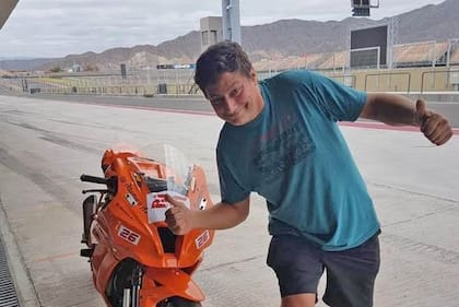 El abogado Salvador Altamura y su pasión: las motos de competición