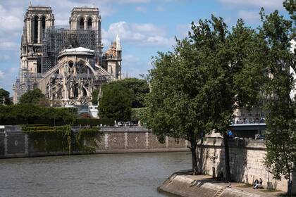 Todavía no se puede acceder a la Catedral ya que aún hay riesgos de caída de piedras o derrumbe de alguna parte del edificio
