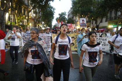 Una imagen de la marcha de hace cinco años, cuando se cumplieron 15 de la tragedia; este lunes, a las 17, sobrevivientes y familiares se volverán a dar cita en las cercanías del Obelisco, en Diagonal Norte y Suipacha