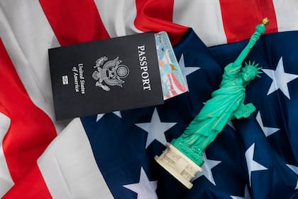 Se debe entregar la green card para la ceremonia de juramentación (Freepik)