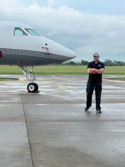 Se define como autodidacta y desde que pudo, siguió su pasión por la aviación