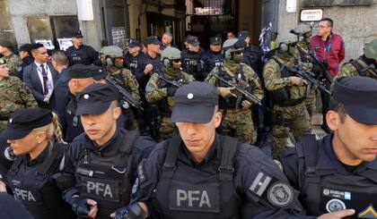 Se desplegó una fuerte custodia en la morgue