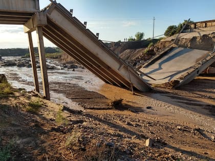 Se desplomó un puente en la ruta 40 en Mendoza