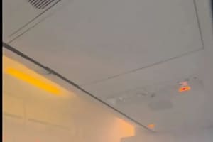 Un avión debió aterrizar de emergencia luego de que la cabina se llenara de humo