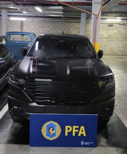 Se detuvieron a tres sospechosos: dos mujeres de 69 y 19 años, y un hombre de 29, todos de nacionalidad argentina