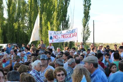Se dieron un abrazo simbólico