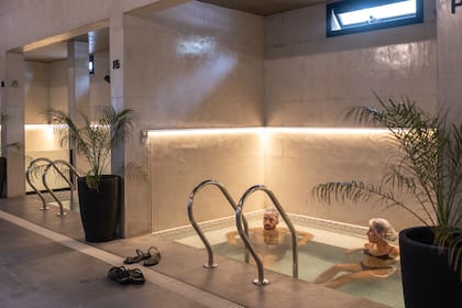 Se diseñaron varias piscinas pequeñas de inmersión, para un máximo de tres personas, con temperaturas que van entre los 36° y 42 °, que inducen a la relajación.