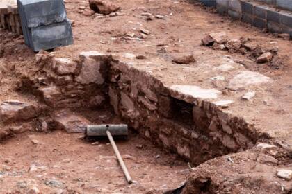 Se encontraron las bases de los muros del palacio y los depósitos subterráneos y ahora hay arqueólogos e historiadores que investigan los detalles de la construcción